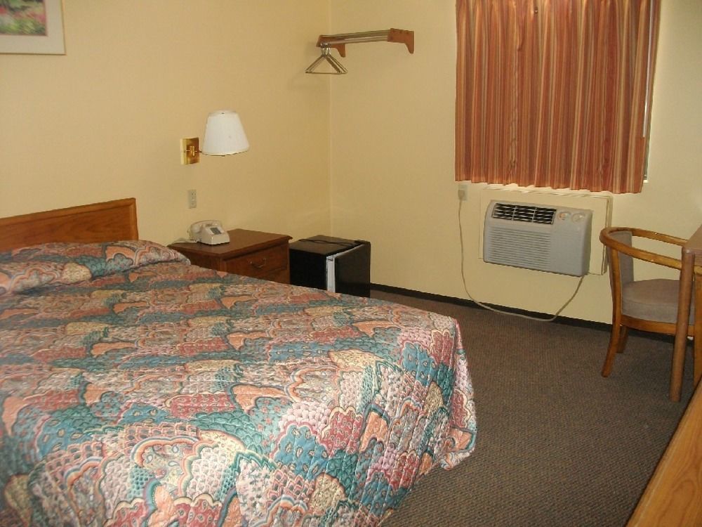 Fort Scott Budgetel Inn & Suites מראה חיצוני תמונה