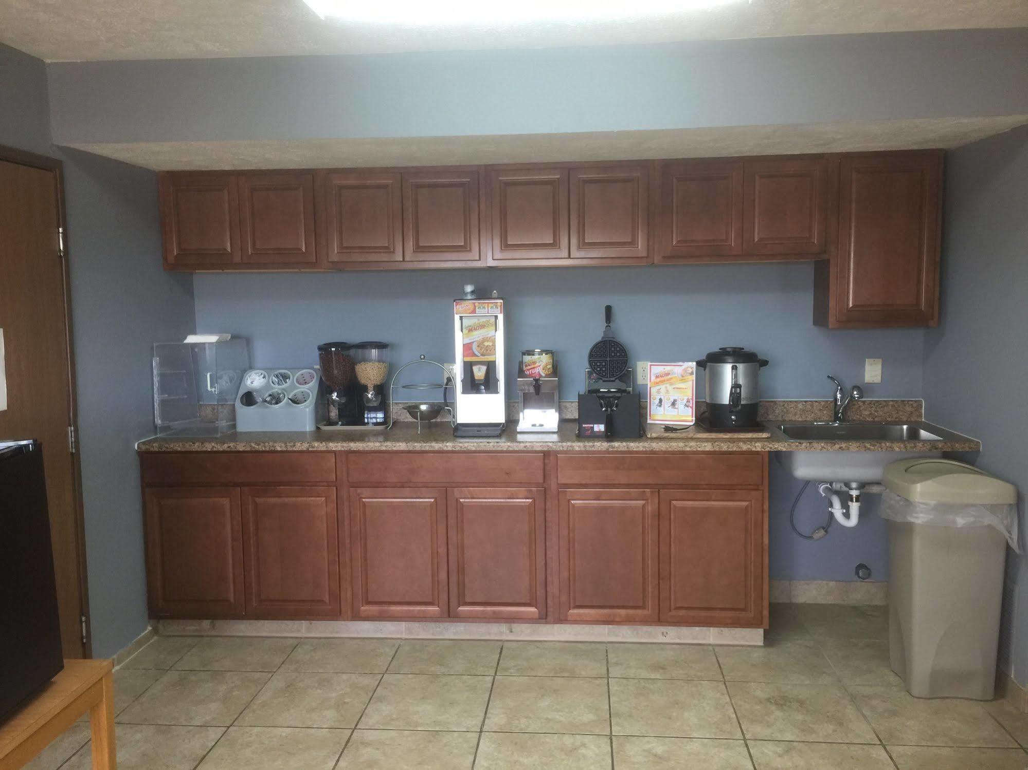 Fort Scott Budgetel Inn & Suites מראה חיצוני תמונה